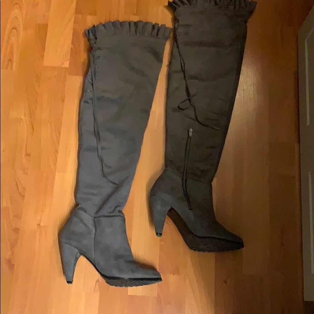 Beautiful tall boots 👢